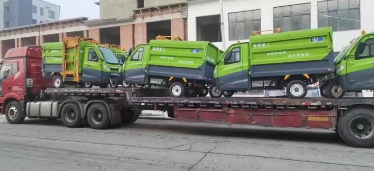雄獅重工環(huán)衛(wèi)車批量交付信陽市淮濱縣，助力打好攻堅戰(zhàn)